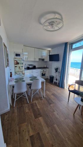 Warm & cozy with lovely sea view, Канделария (фото 3)