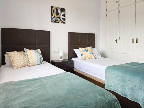 Beautiful sea views duplex penthouse in Manilva - image 5