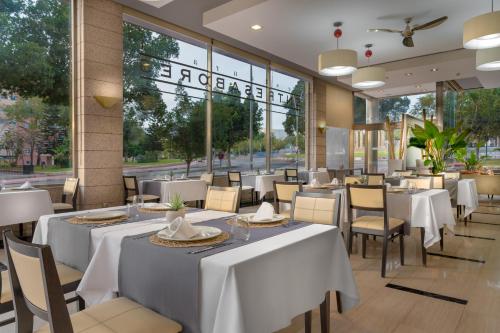 Étterem, Elba Almeria Business & Convention Hotel. in La Loma