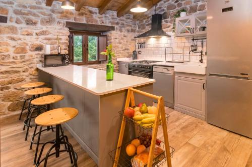 virtuve, Cabaña Pasiega El Ojal B (Cabana Pasiega El Ojal B) in Vega de Pas