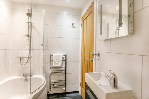 City Apartments - Monkbar Mews - image 3
