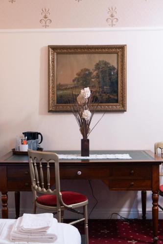 Standard Twin Room image 4