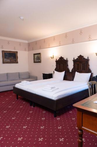 Superior Double Room with Sofa Bed image 2