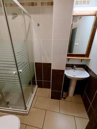 Zuhanyzó, Hostal Sahagún (Hostal Sahagun) in Sahagun