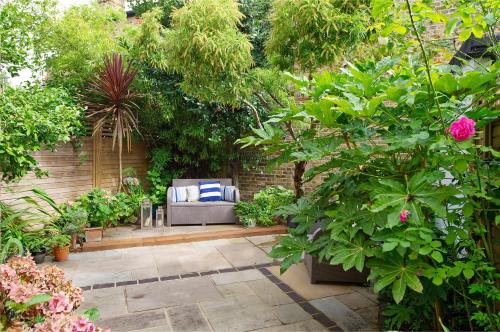 Veeve - Three Bed House on Stapleton Road - Wandsworth - image 12