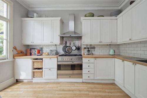 Veeve - Three Bed House on Stapleton Road - Wandsworth - image 11