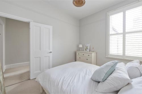 Veeve - Three Bed House on Stapleton Road - Wandsworth - image 5