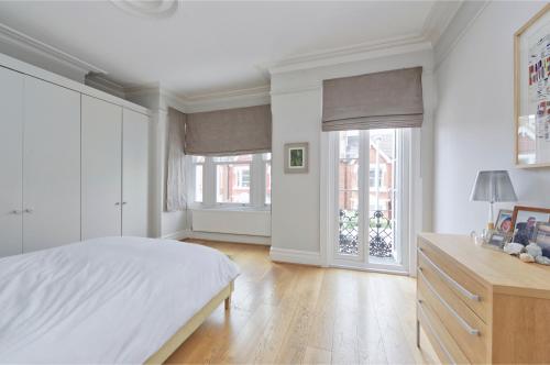 Veeve - Three Bed House on Stapleton Road - Wandsworth - image 7