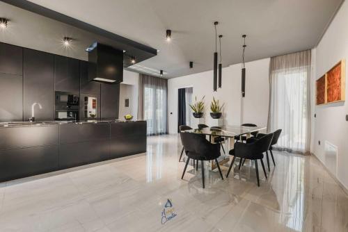 Konyha, Villa Niz I by AwayToCroatia in Valica