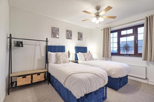 Stylish 5-Bedroom House Featuring Garden, Parking & Fast Internet in Basildon