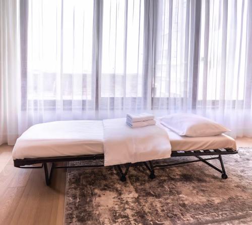 One-Bedroom Premium Apartment image 8