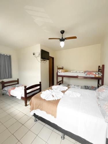 1 double bed, 1 twin bed, 2 bunk beds