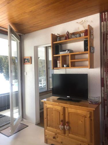 Apartment with one bedroom in Chamrousse with wonderful mountain view and furnished balcony - image 5