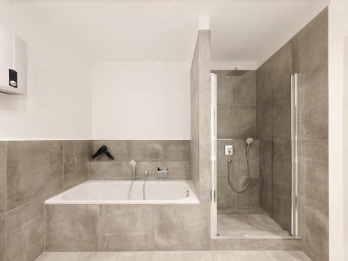 Tolstov Apartments - 5 Room Apartment - Balcony - Kitchen - Washing machine - next to Cologne in Frechen