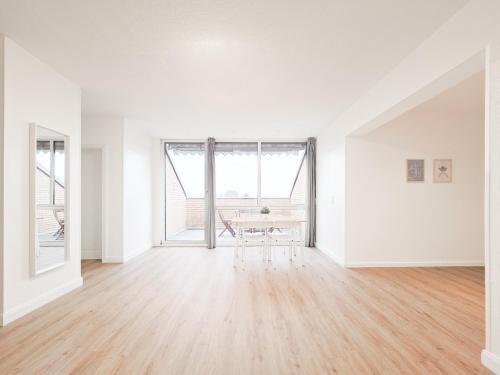 Tolstov Apartments - 5 Room Apartment - Balcony - Kitchen - Washing machine - next to Cologne in Frechen