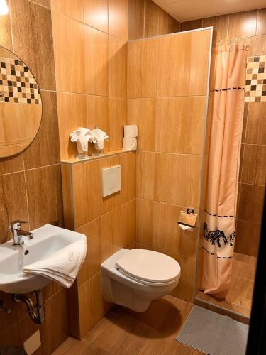 Central Hotel 21 and Apartments - image 2