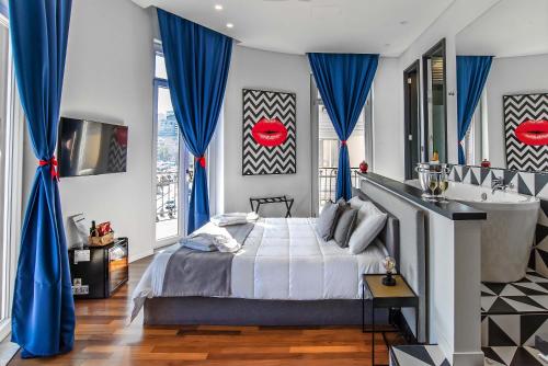 Gram Suites, Naples