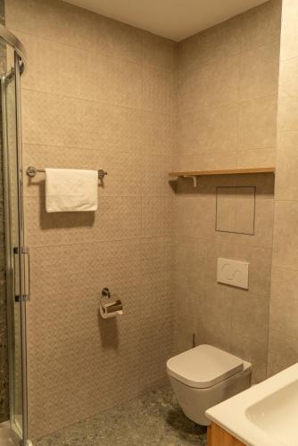 One-Bedroom Apartment image 8
