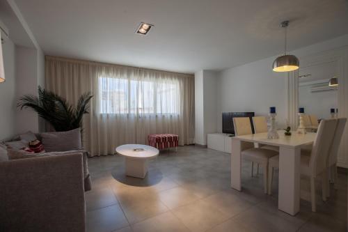 共用Lounge/電視區, 馬拉加安第斯住宿 (Malaga Andes) in 伊斯特