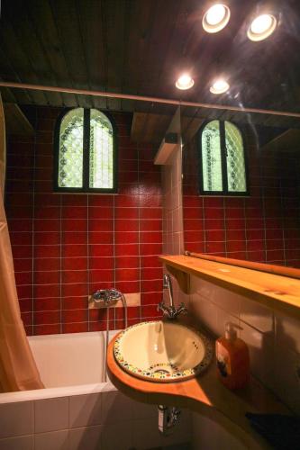 Dandy on the hill Agoriani - Chalet Erato - Fireplace