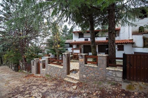 숙소 외관, Dandy Villas Agoriani | Chalet Erato | Fireplace| Up to 4 in 에프탈로포스