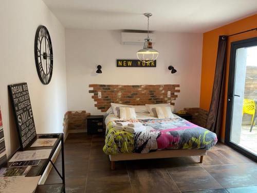 1 king bed, 1 twin bed