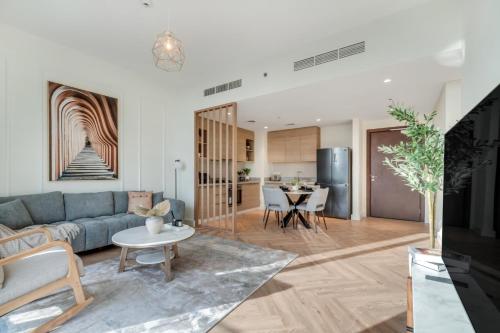 Sleek and Modern Stay in Dubai Hills, Dubai (photo 2)