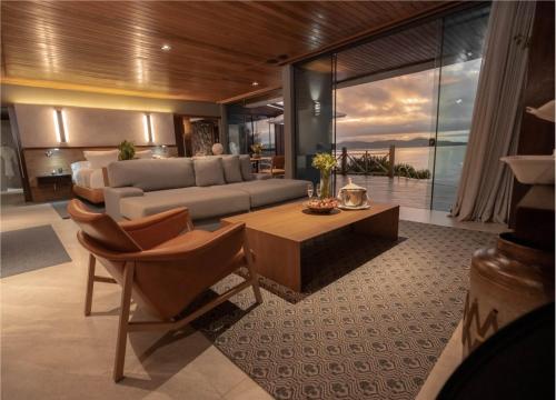 Emerald Bungalow image 3