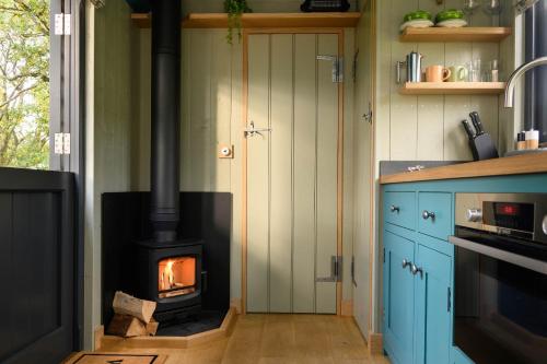 Cosy Shepherds Hut Getaway in East Lothian in Haddington