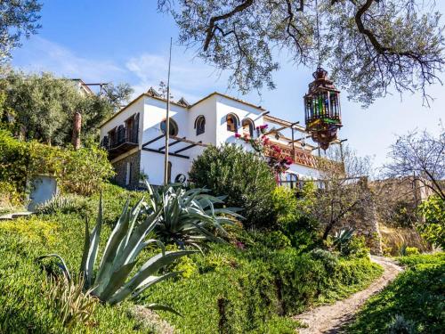 Kert, House of Light in Carataunas