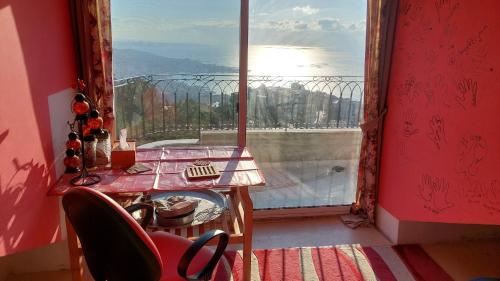 陽台/露台, Arcadia Guesthouses - Ghazir, Lebanon in 加濟爾
