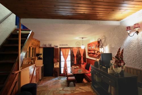 편의 시설/서비스, Dandy Villas Agoriani | Chalet Erato | Fireplace| Up to 4 in 에프탈로포스