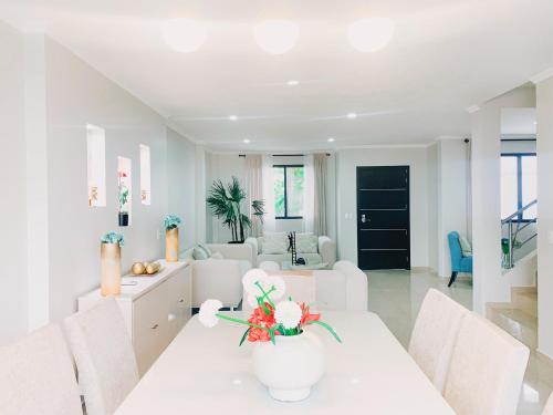 Facilities, Casa con piscina privada para familias in La Aurora