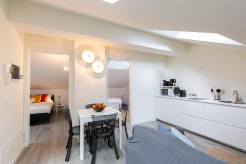 Bright Attic M4 - 2 Bedrooms, Milan
