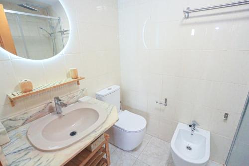 One-Bedroom Apartment image 10