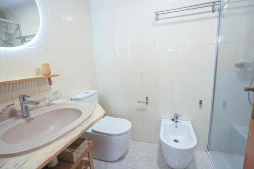 One-Bedroom Apartment image 9
