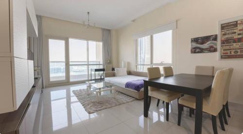 April OFFER Huge 1BKH 4people & high floor, Dubai (foto 3)