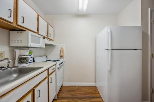 Affordable Suites Conover / Hickory - image 6
