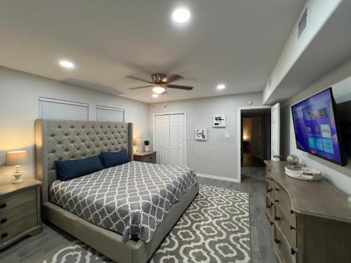 Ocean drive gem minutes from beach in Corpus Christi, USA