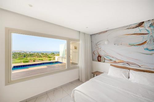 Penthouse Suite with plunge pool image 2