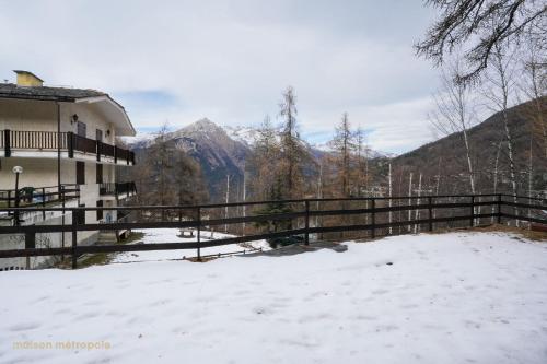 Rifugio Sauze, mountain view & skii lope