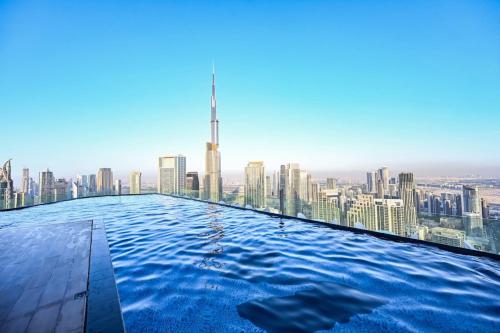 New Luxury SeaView 2Bed - Spectacular Rooftop Infinity Pool Bar & Burj Views! - image 14