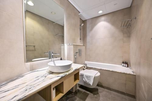 New Luxury SeaView 2Bed - Spectacular Rooftop Infinity Pool Bar & Burj Views! - main image