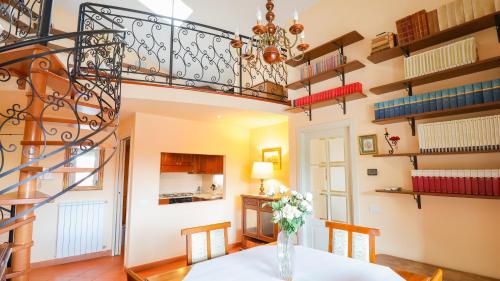 Konyha, PRESTIGE APARTMENT NEAR THE CENTRE - with Balcony, Wi-Fi in Pistoia