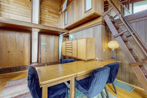Elk Mid-Century - Guest House - image 11