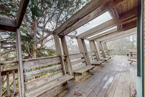 Elk Mid-Century - Guest House - image 6