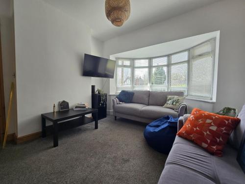 Spacious 8BR, Close to Peak District, Sleeps 9, Huddersfield