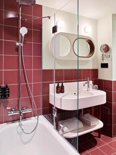 Best Western Plus Hôtel Mercedes Arc de Triomphe - image 10