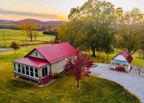 . 4K Ranch - 10 acre property & home near Hermann