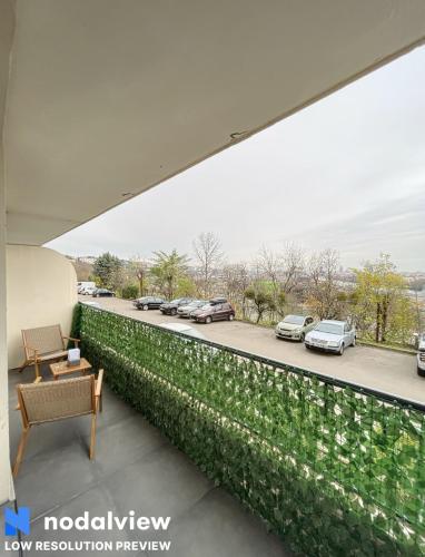 View, Cozy renovated apartment with cinema atmosphere and view in La Mulatière